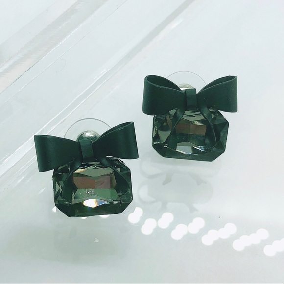 COPY - Black 🎀 Crystal Stud Earrings - Picture 3 of 9